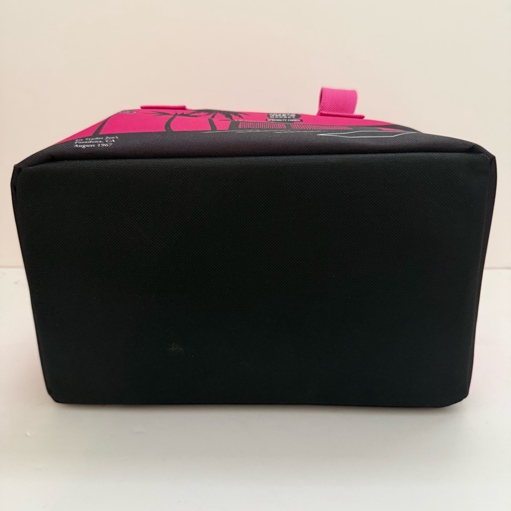 🆕 LAST ONE- New Trader Joe’s mini Hot  Pink Insulated Bag - Picture 6 of 8